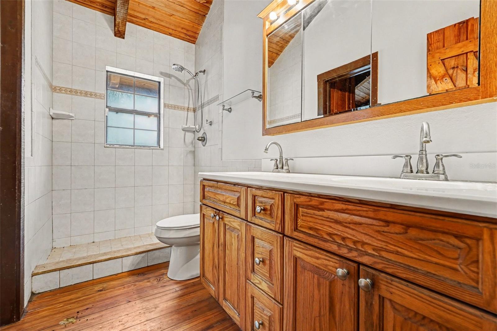 LAKE CREST 01 - Residential