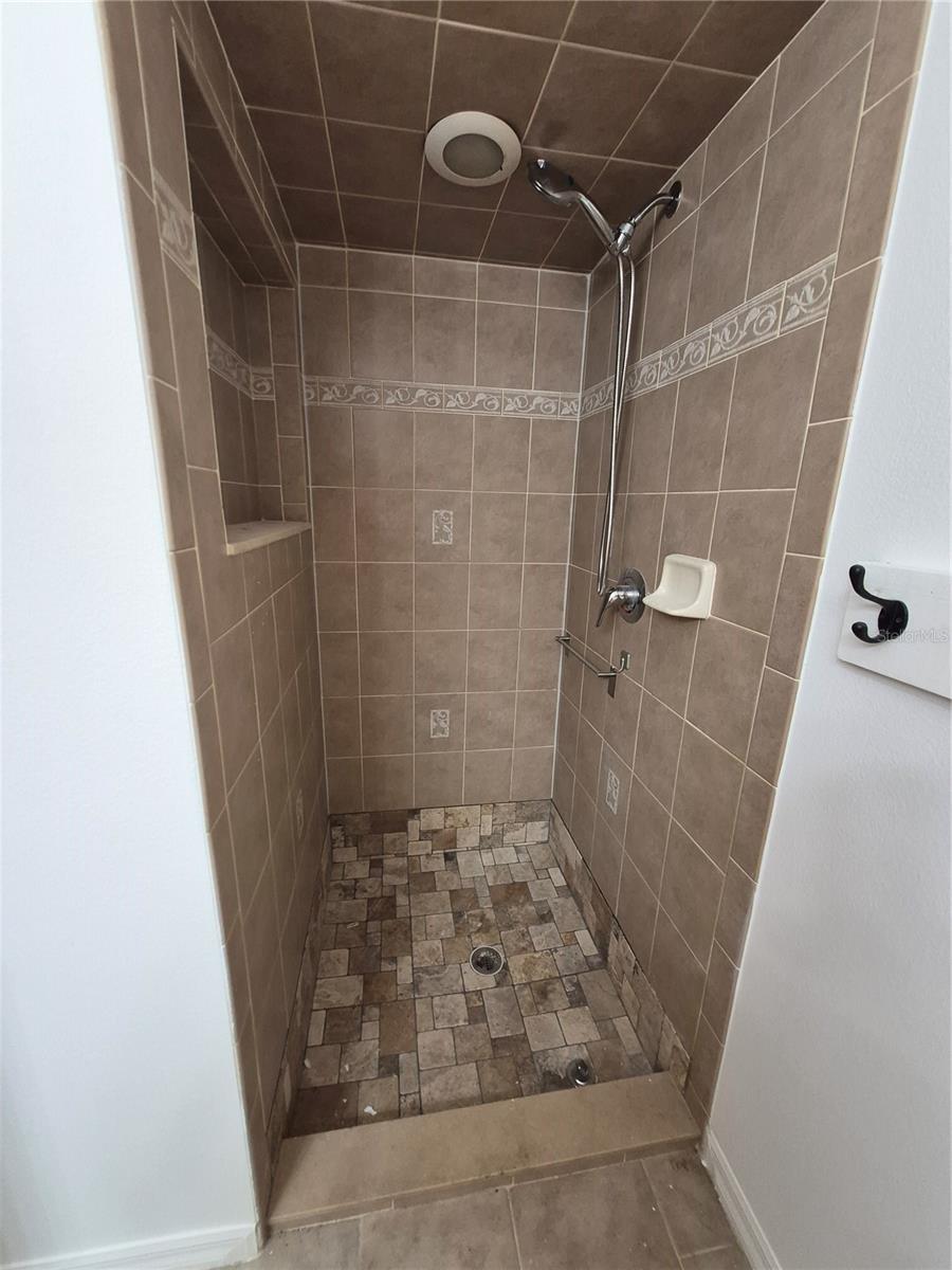 CITRUS SPGS UNIT 16 - Residential Lease