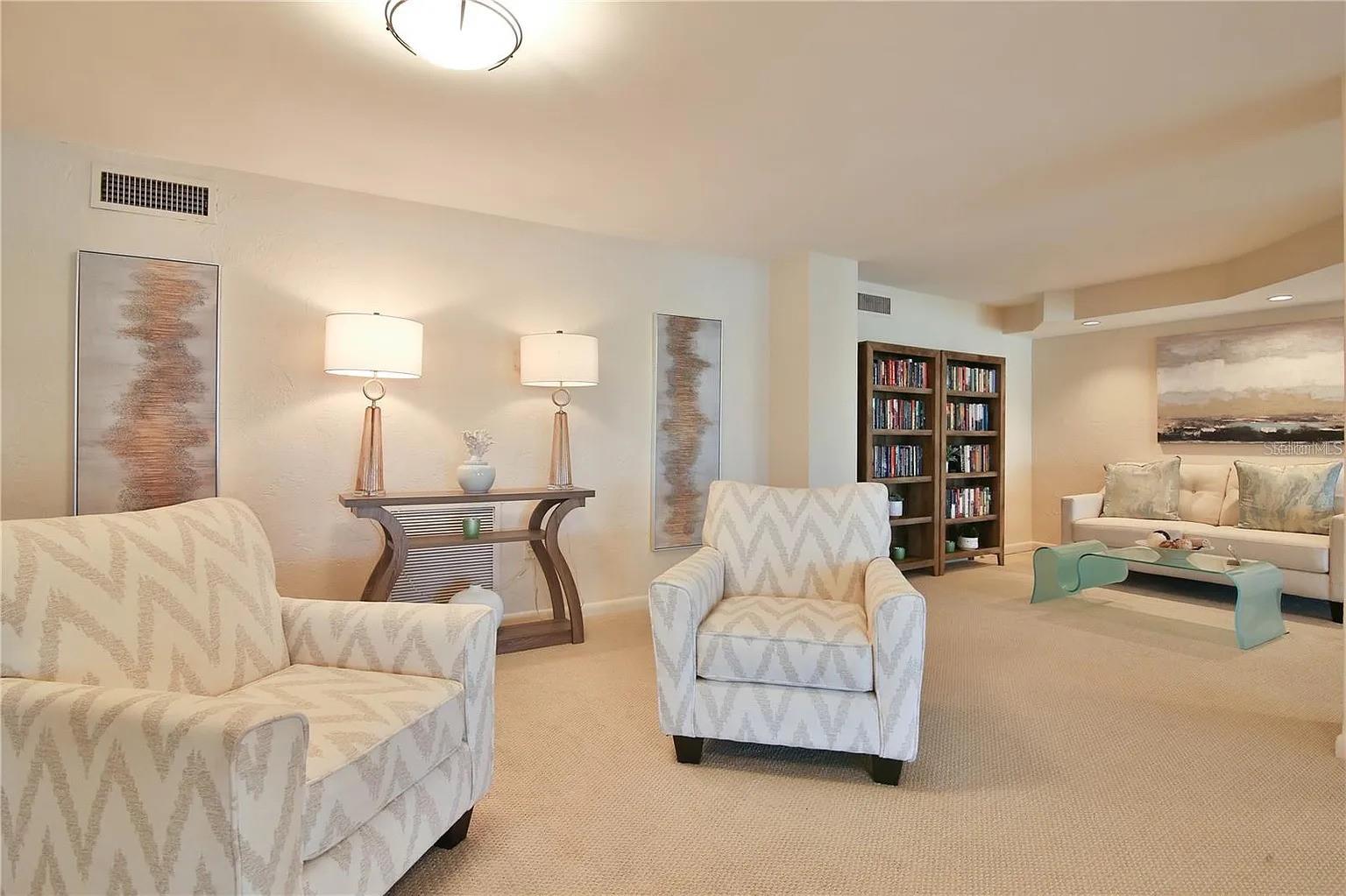 ESSEX HOUSE - Residential