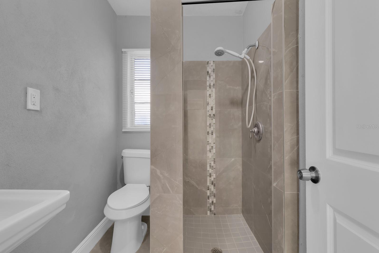 TOLIGA LAKE VIEW - Residential Income