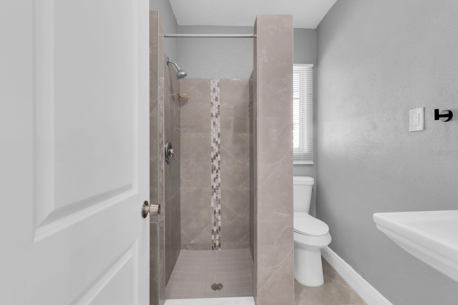 TOLIGA LAKE VIEW - Residential Income