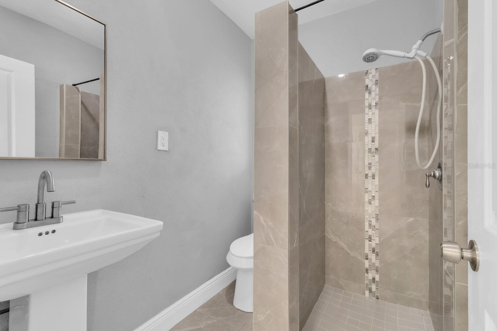 TOLIGA LAKE VIEW - Residential Income