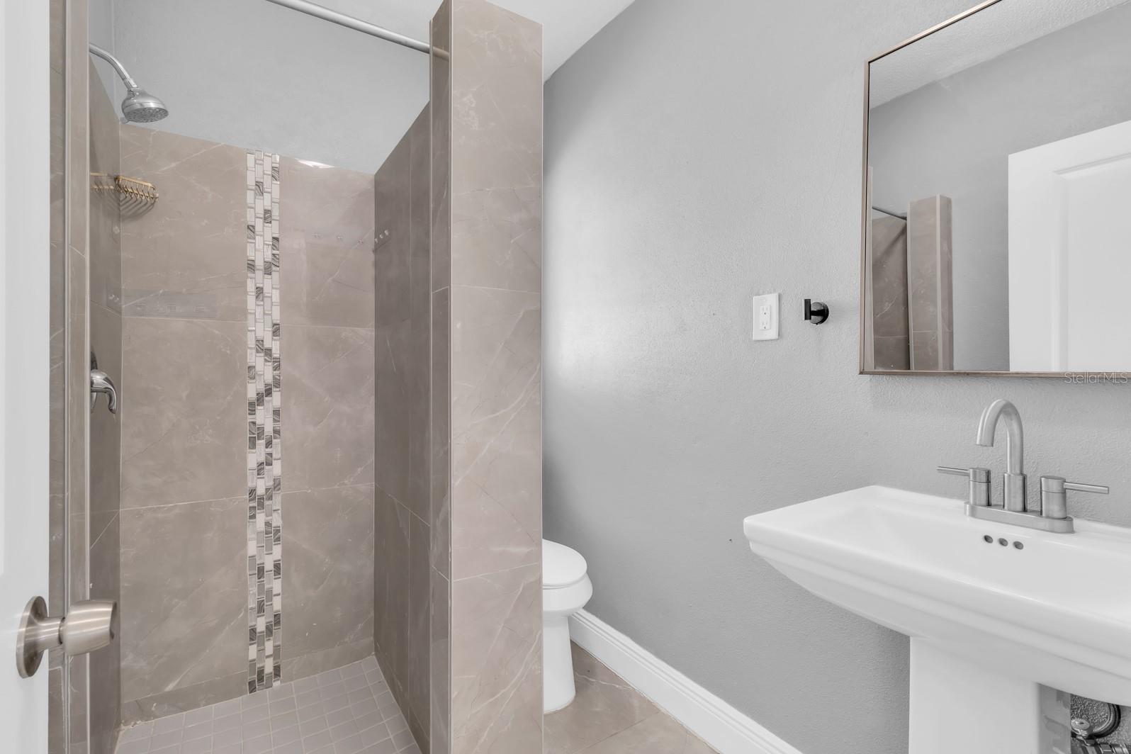 TOLIGA LAKE VIEW - Residential Income