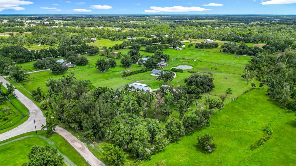 Photo of 16032 Winburn Drive, Sarasota, FL 34240 (MLS # A4664076)