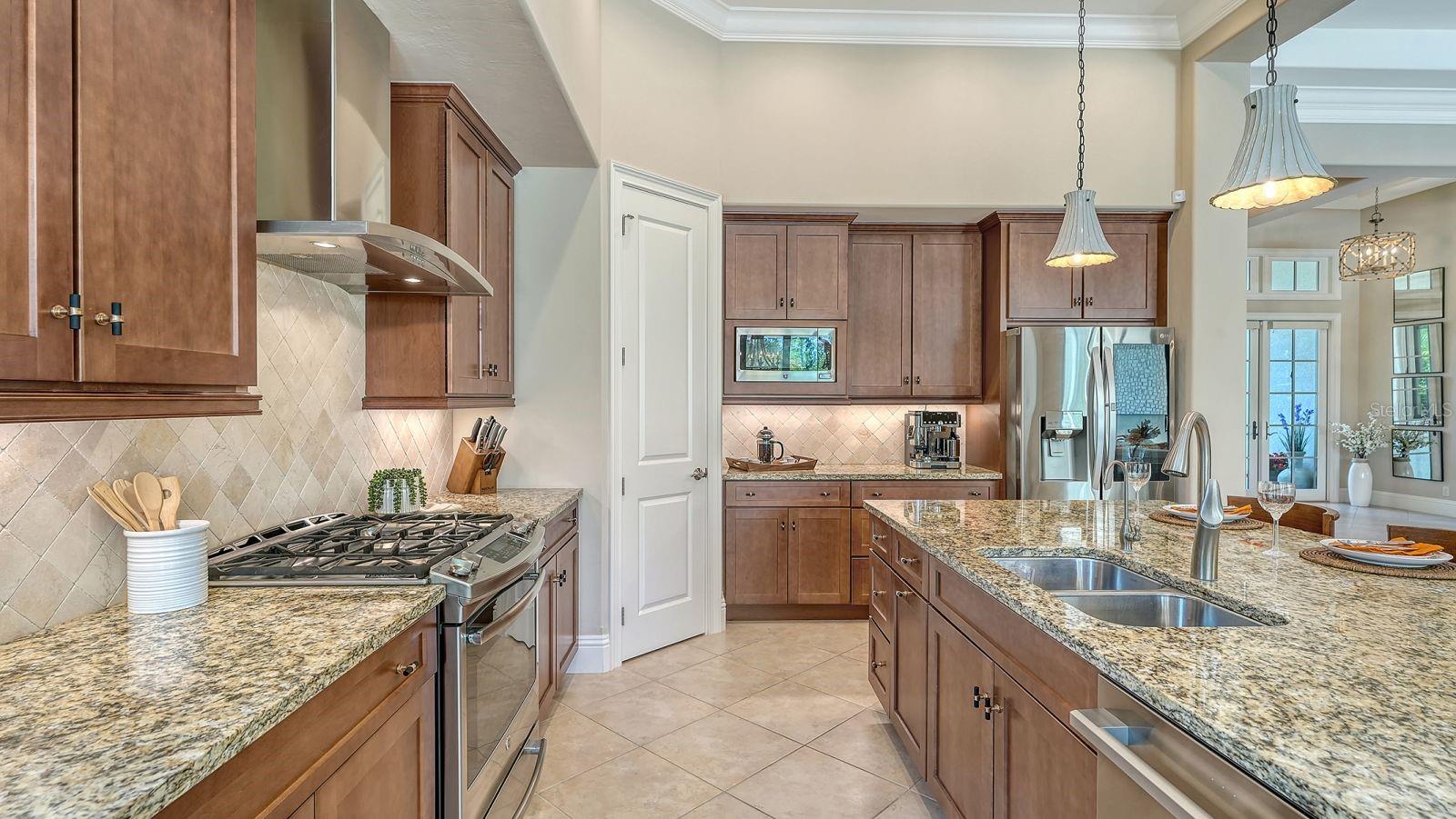 LAKE CLUB PH II - Residential