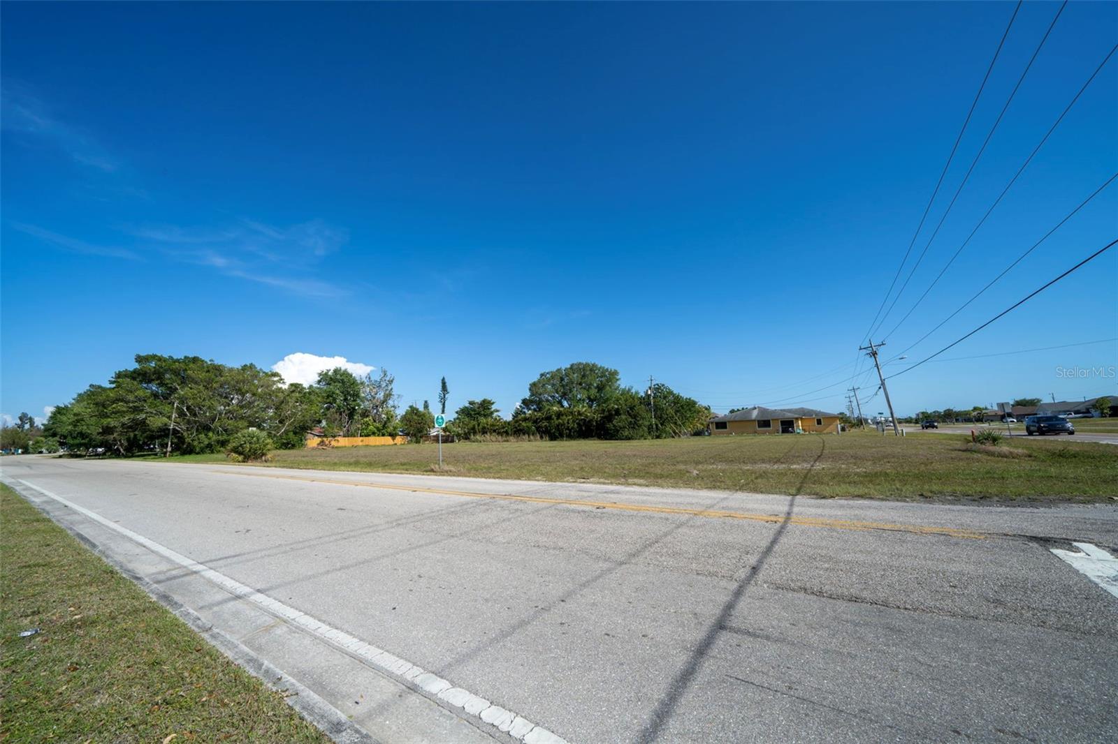 CAPE CORAL - Land