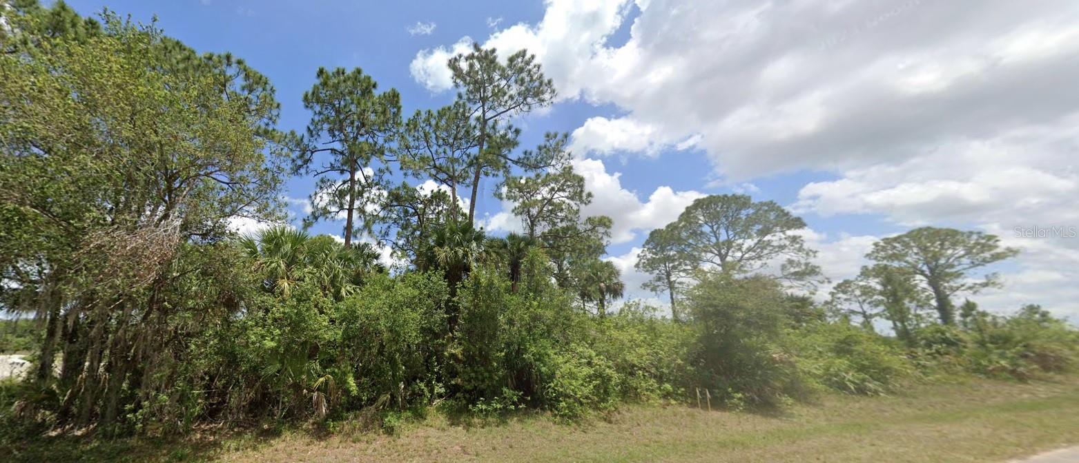 Don’t miss this rare opportunity to own two side-by-side lots in the desirable and peaceful Port LaBelle Unit 9 subdivision. These lots are located at 8001 & 8003 Rolling Circle, offering a total of nearly half an acre of buildable land (0.46 acres combined).
?? 8001 Rolling Cir is a corner lot, offering extra flexibility and potential for enhanced curb appeal or a spacious driveway design.
?? 8003 Rolling Cir sits directly next door, great for building your dream home with additional space, a guest house, or keeping both as an investment for future development.
?? Zoned for residential use, with no HOA restrictions and easy access to electricity and paved roads.
?? Surrounded by natural beauty, yet close to schools, shops, and recreation in LaBelle and Fort Myers.
?? Ideal for homeowners, investors, or builders looking to grow in a developing area.
?? Located in Hendry County, PLCDD District
?? Buy and hold, build now, or design your Florida escape — the choice is yours!