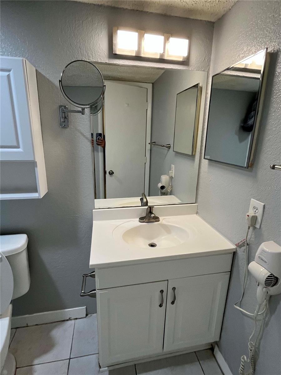 SARASOTA PALMS - Residential Lease