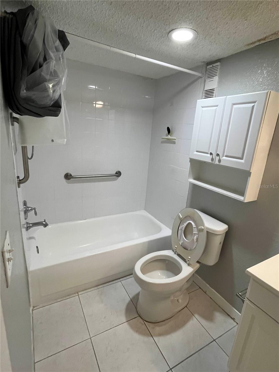 SARASOTA PALMS - Residential Lease