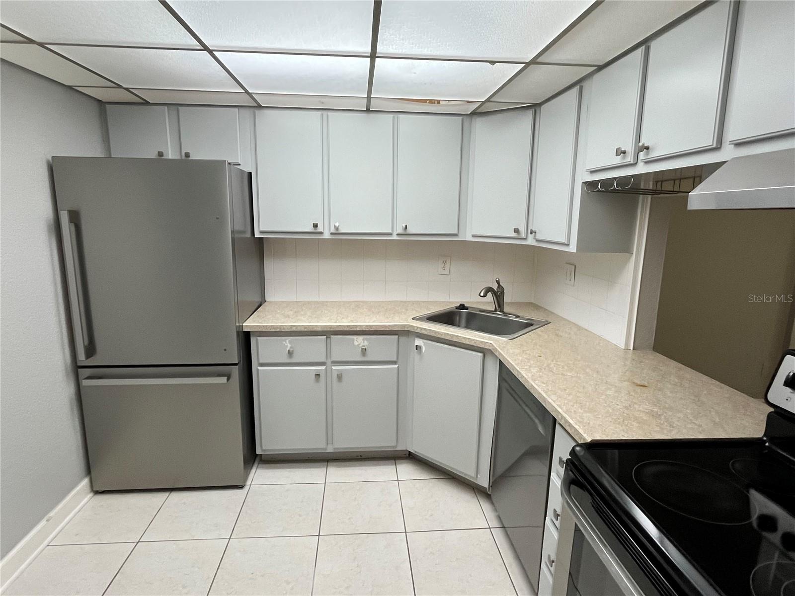 SARASOTA PALMS - Residential Lease