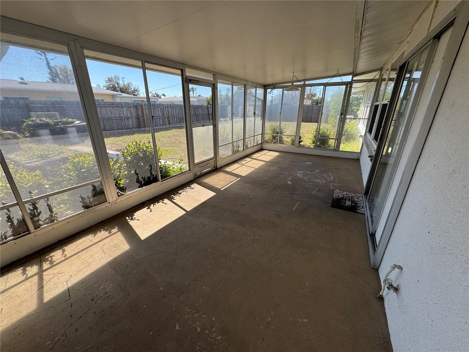 VENICE GARDENS - Residential Lease