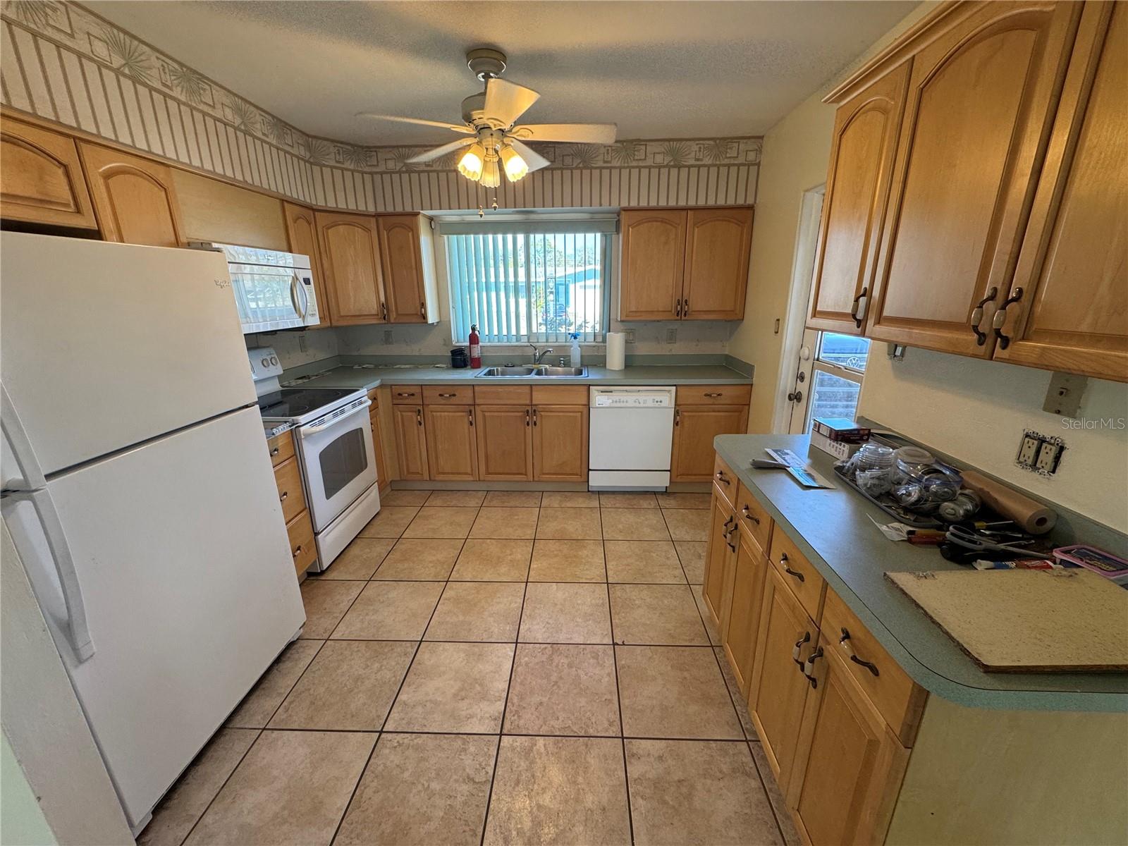 VENICE GARDENS - Residential Lease