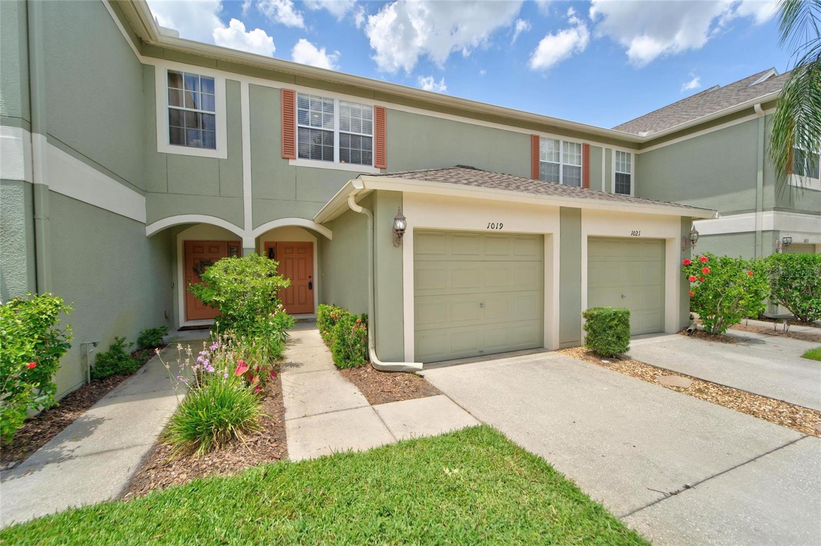 1019 VISTA CAY COURT
