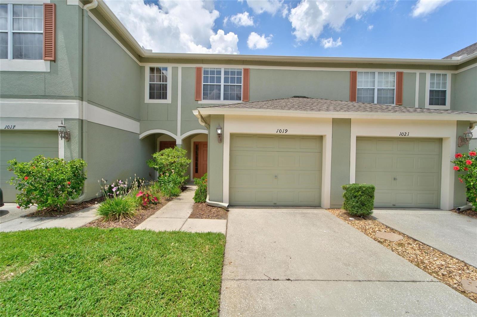 1019 VISTA CAY COURT