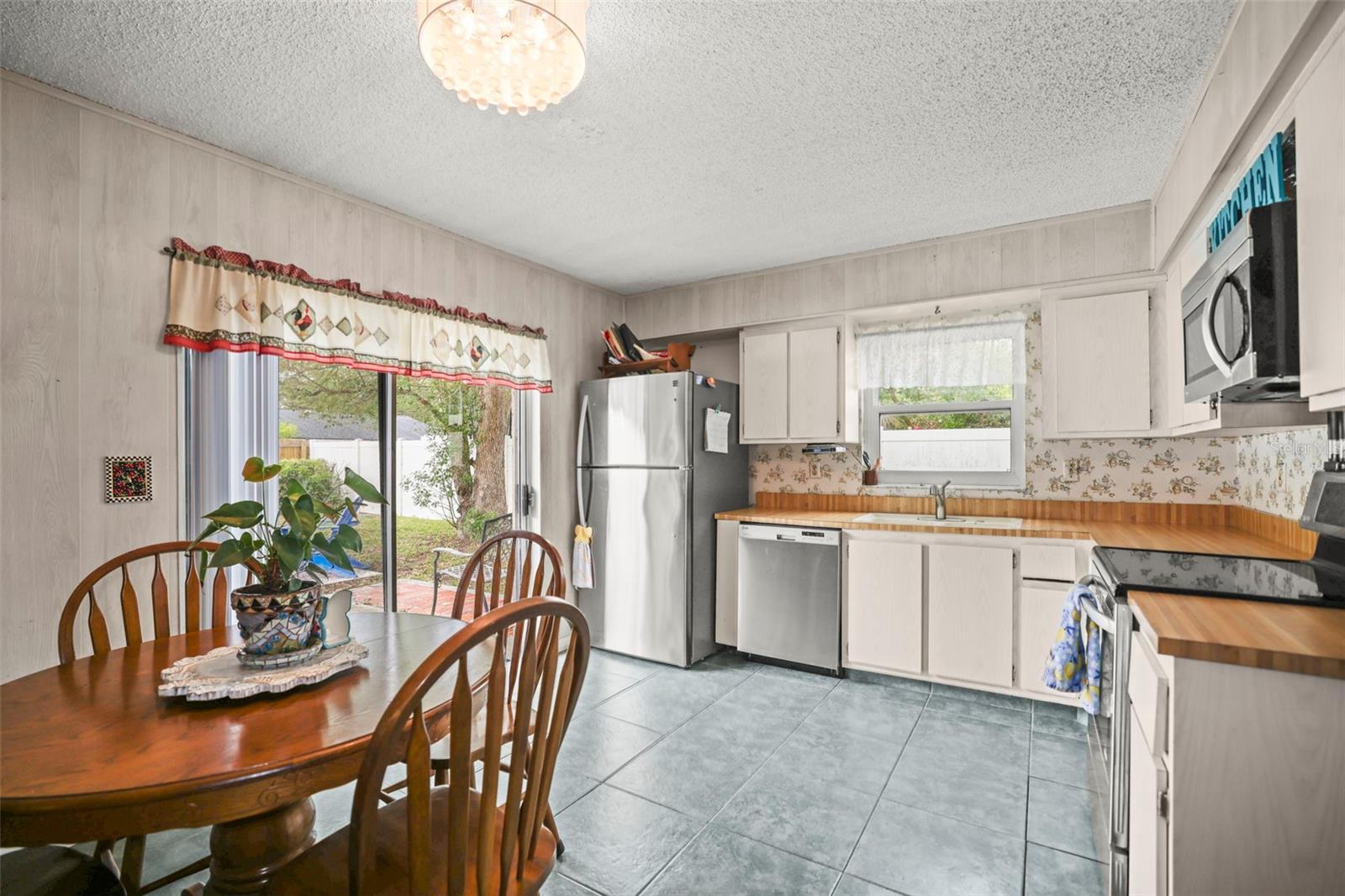 1613 GREENWOOD DRIVE