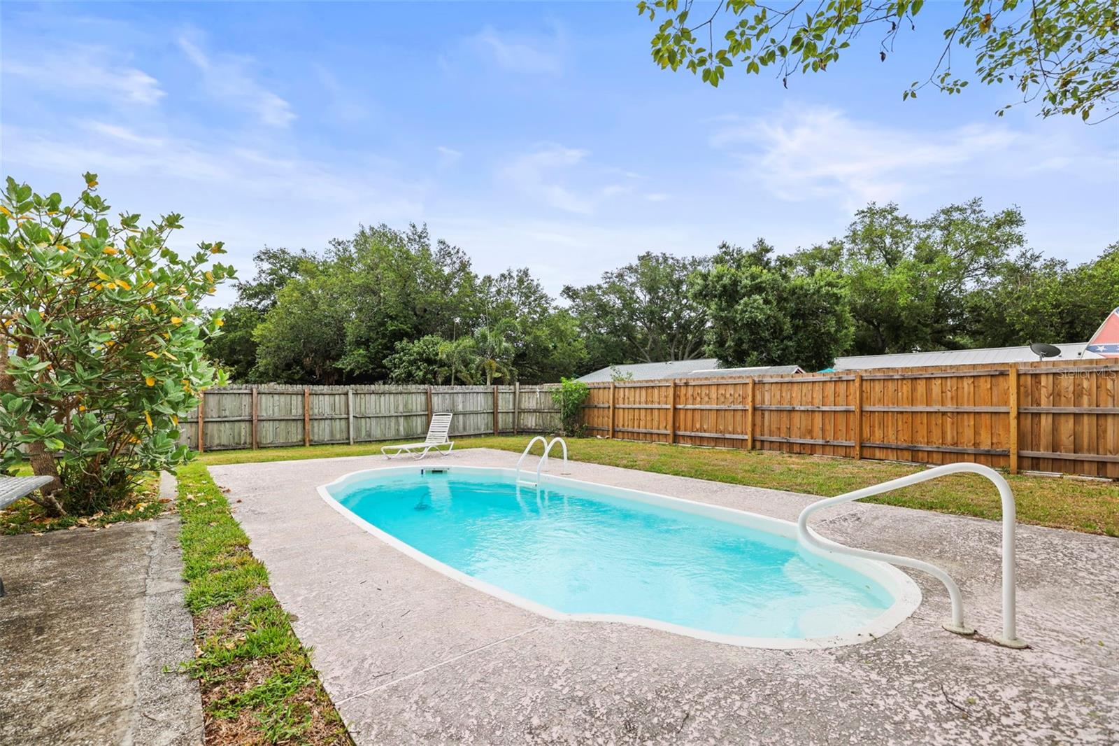 1613 GREENWOOD DRIVE