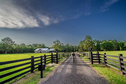 Photo of 22481 SW County Road 18, Brooker, FL 32622 (MLS # GC532295) Photo of 22481 SW County Road 18, Brooker, FL 32622 (MLS # GC532295)