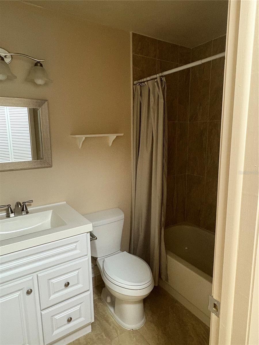 RIDGE GROVES CONDO - Residential Lease