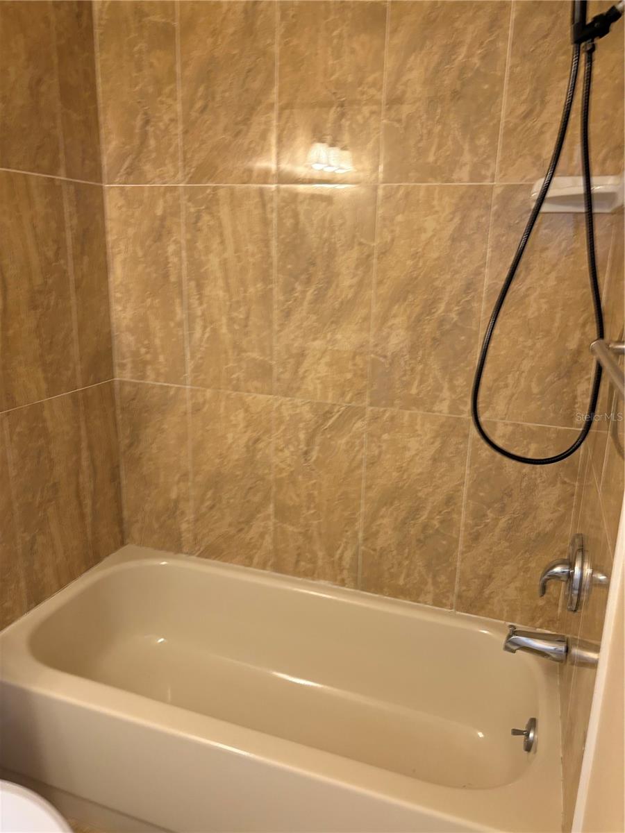 RIDGE GROVES CONDO - Residential Lease