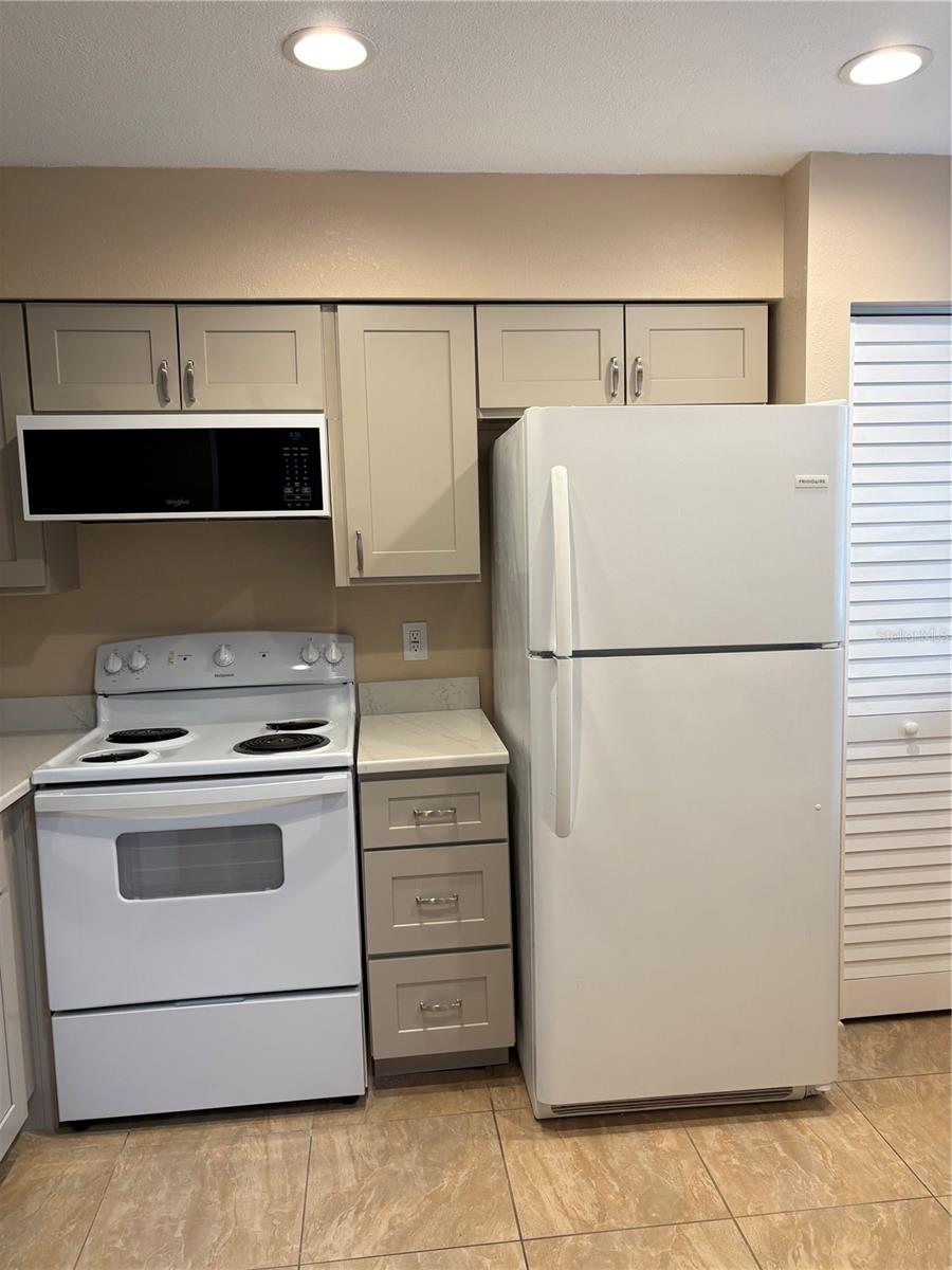 RIDGE GROVES CONDO - Residential Lease