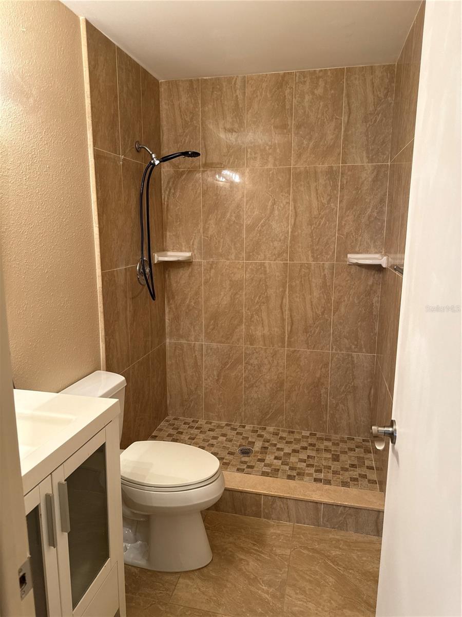 RIDGE GROVES CONDO - Residential Lease