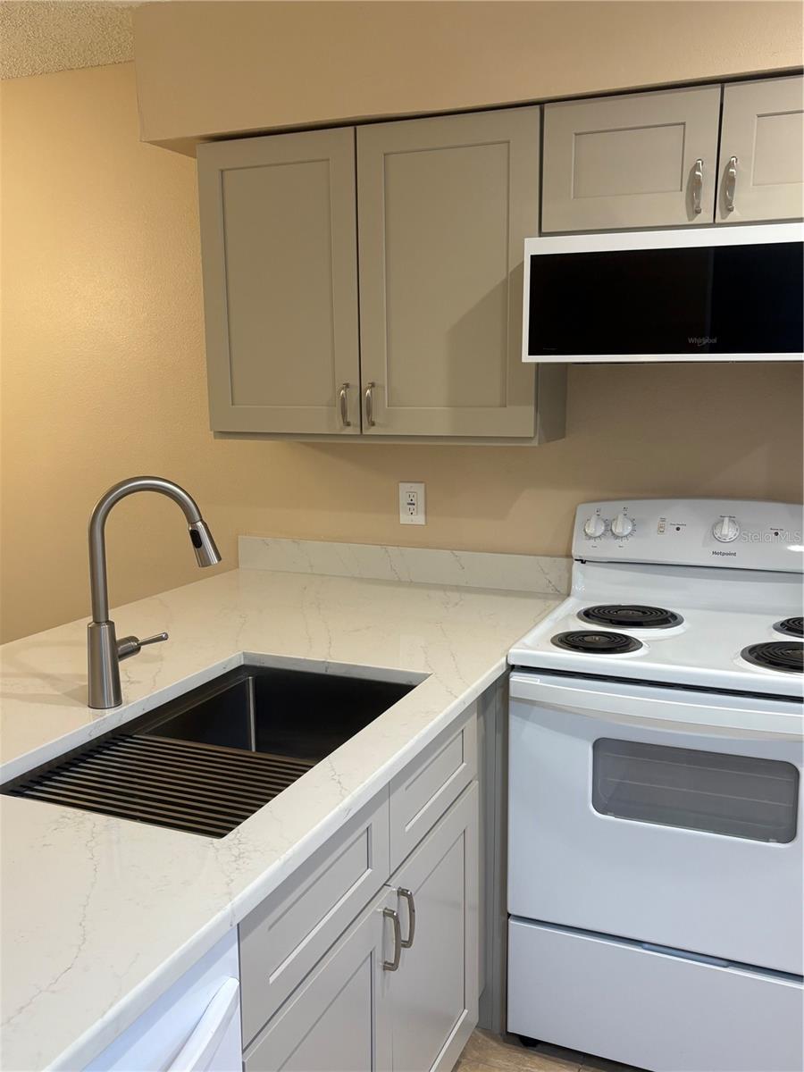 RIDGE GROVES CONDO - Residential Lease