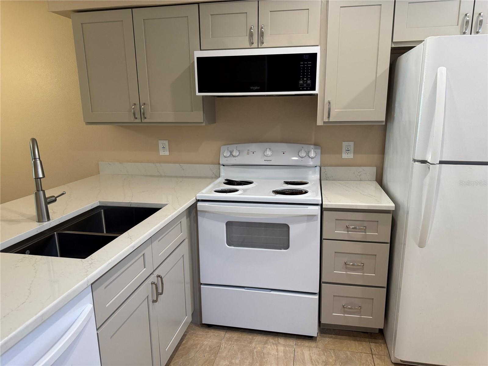 RIDGE GROVES CONDO - Residential Lease