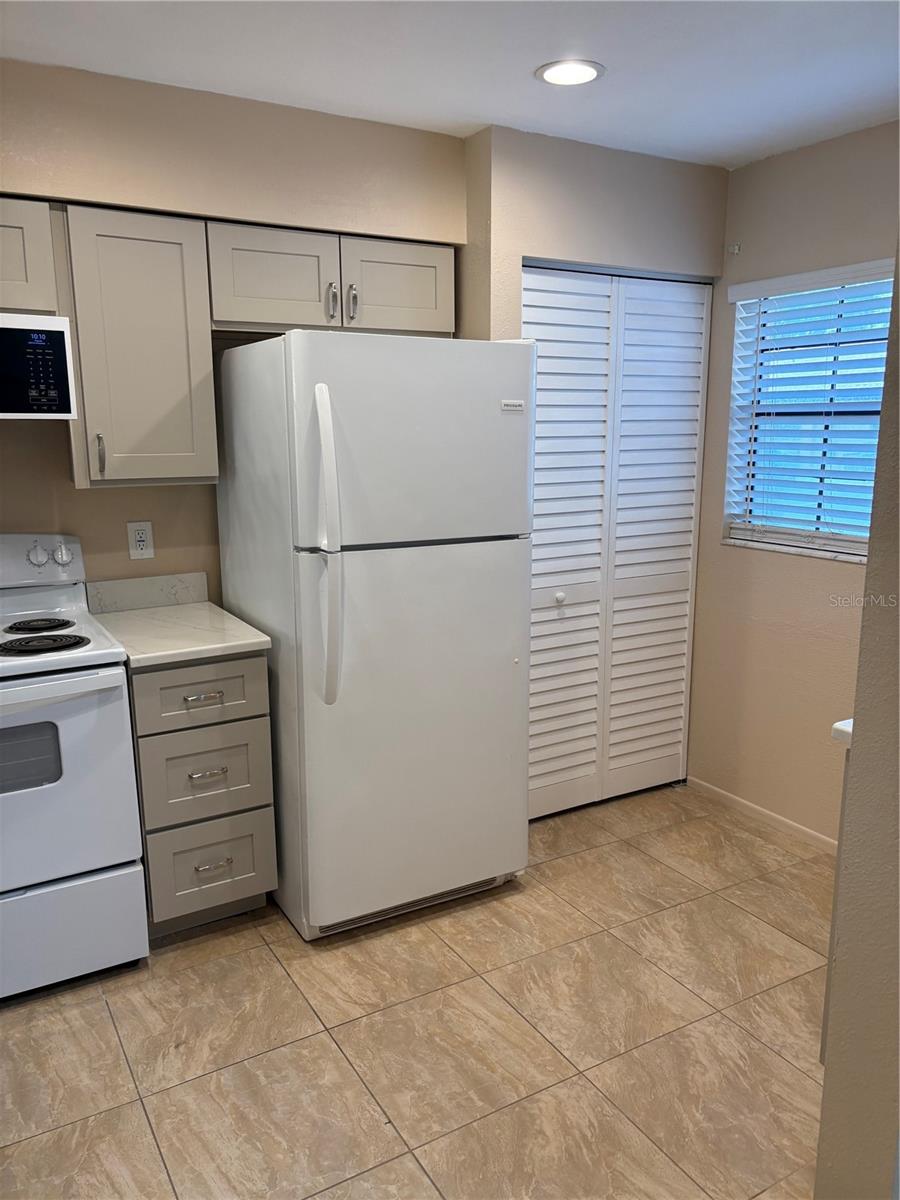 RIDGE GROVES CONDO - Residential Lease