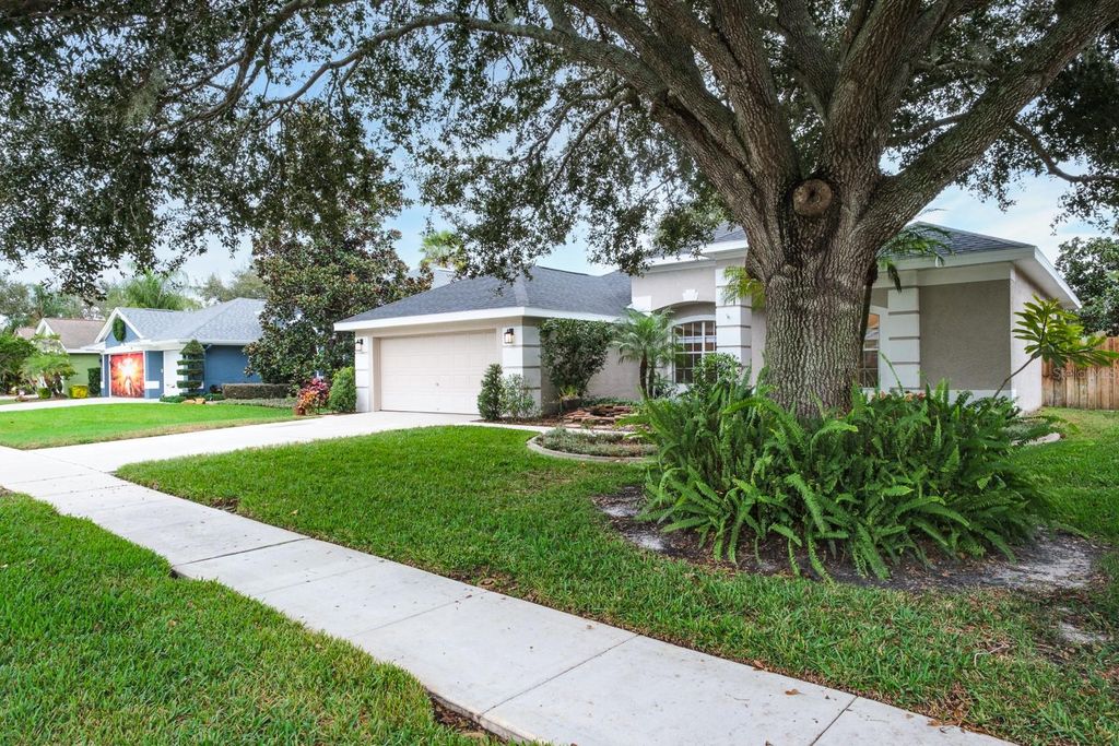 Photo of 527 Bridle Path Way, Tarpon Springs, FL 34688 (MLS # TB8455029)