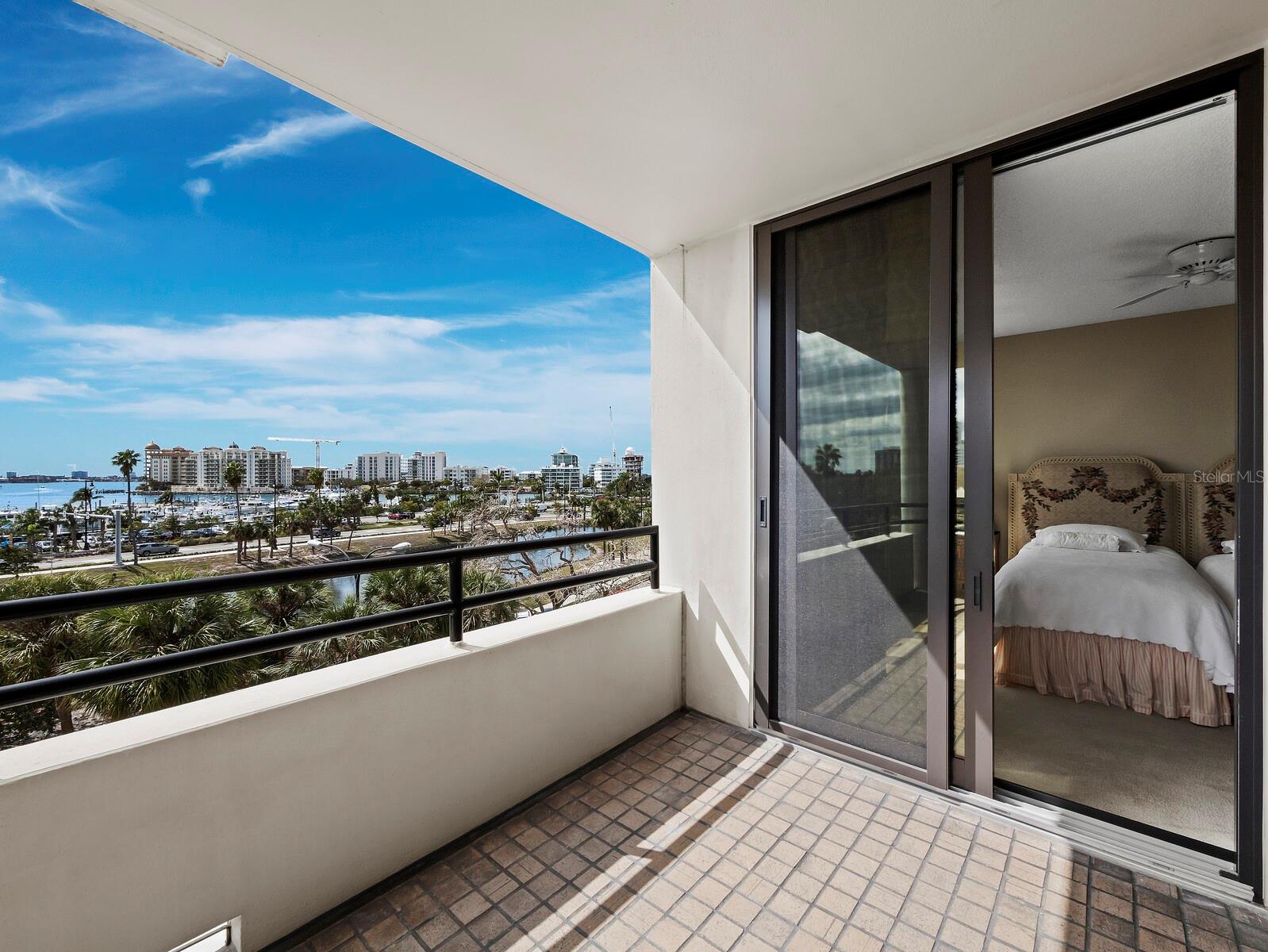 BAY PLAZA - Residential