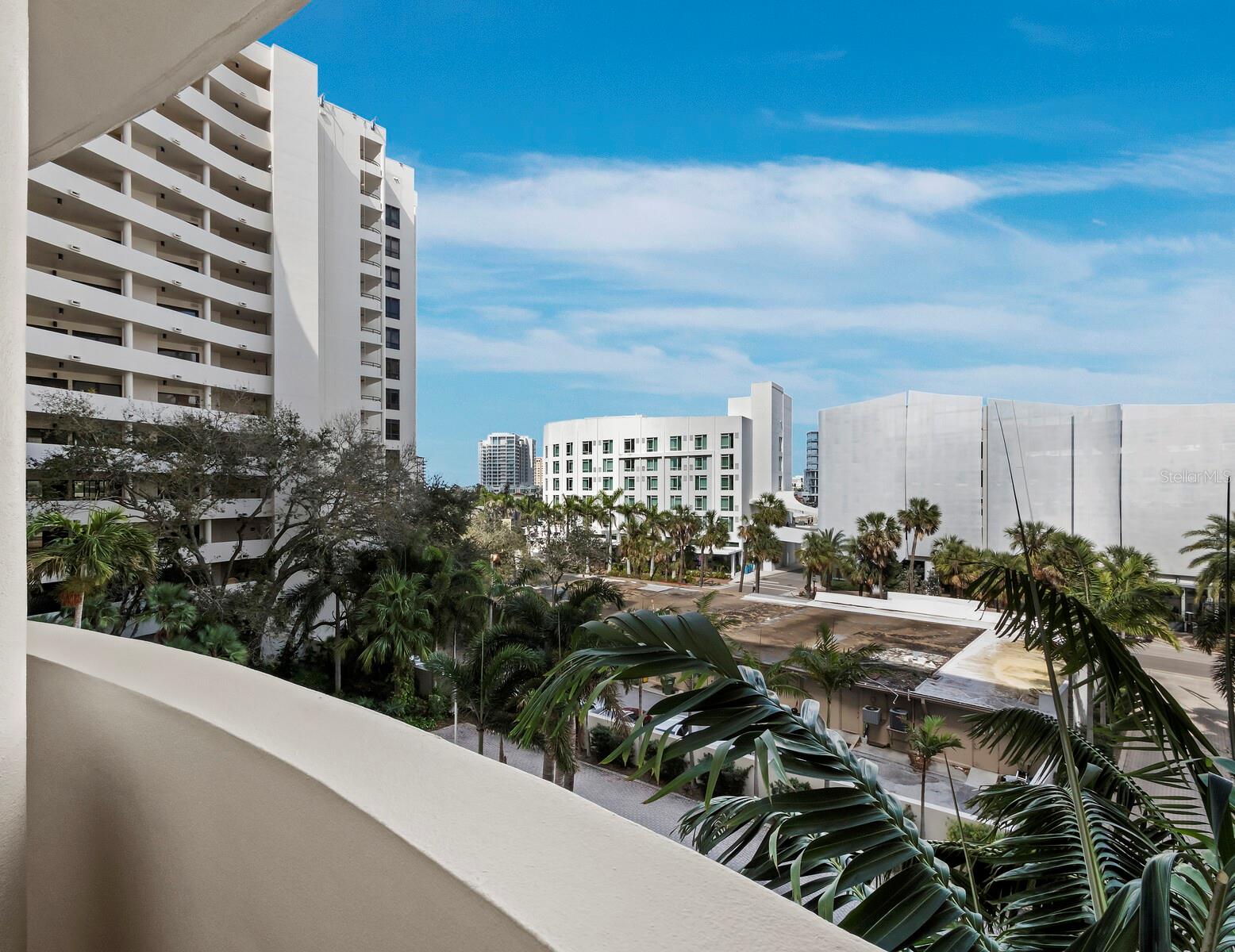 BAY PLAZA - Residential