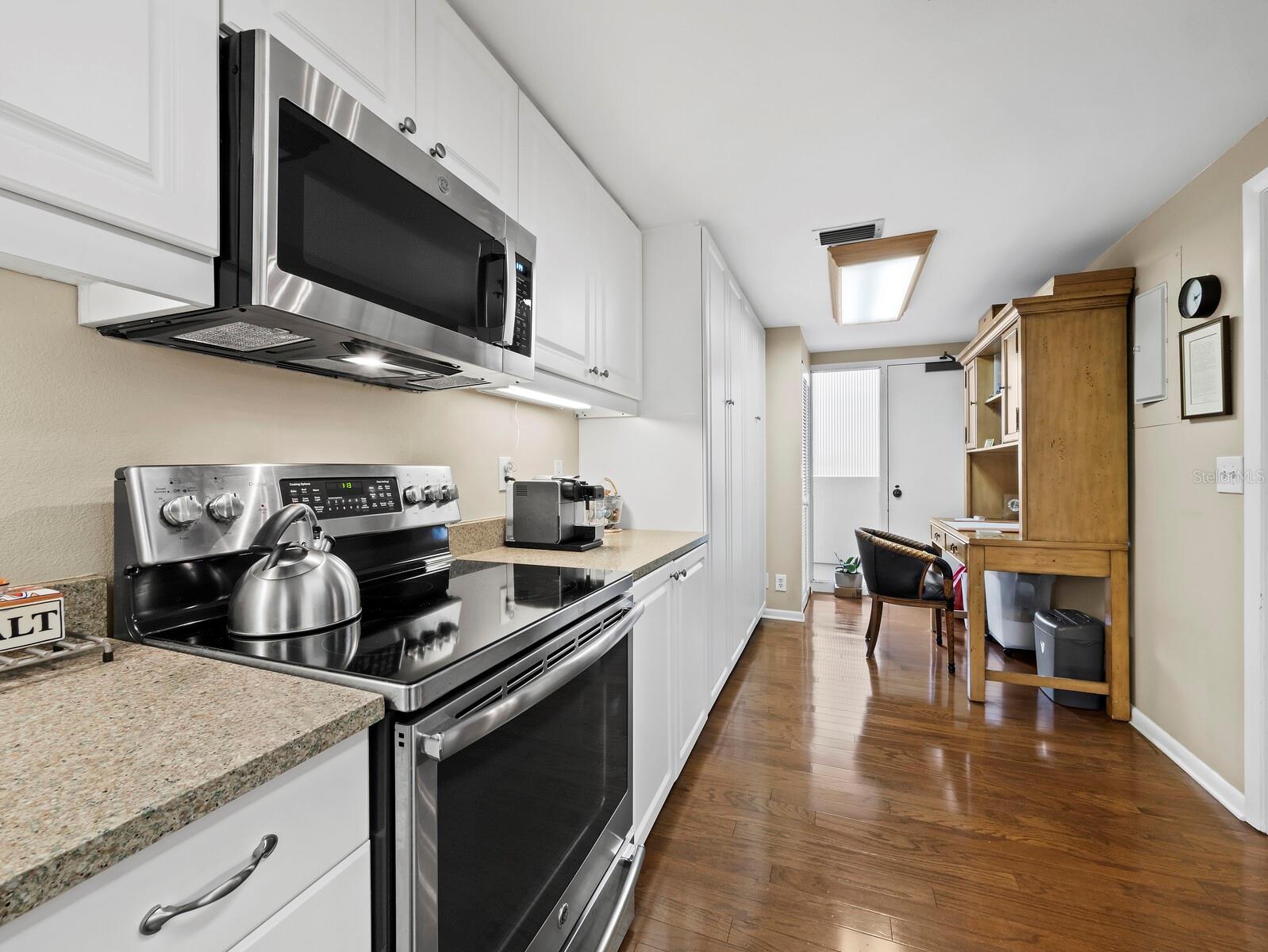 BAY PLAZA - Residential