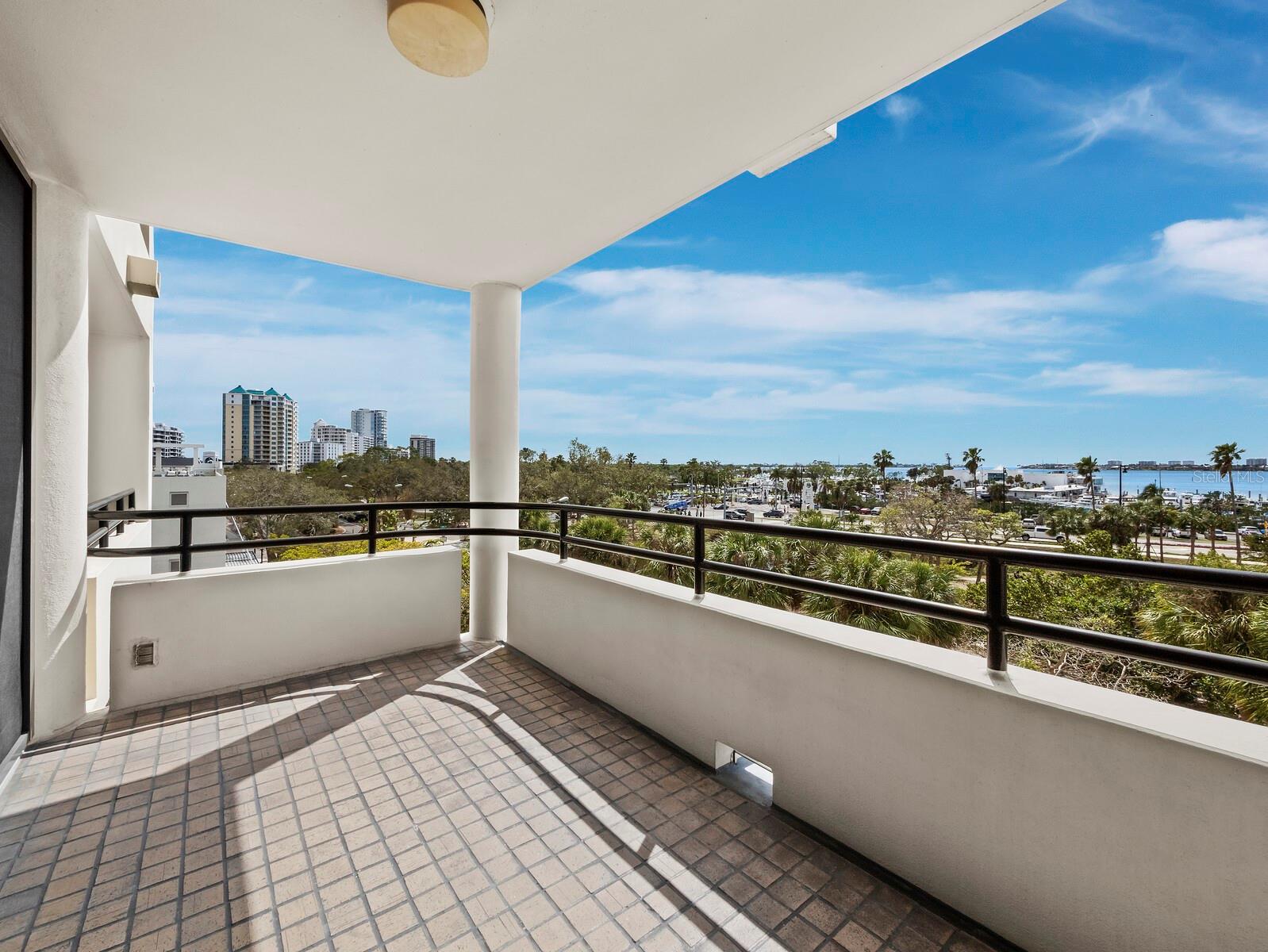 BAY PLAZA - Residential