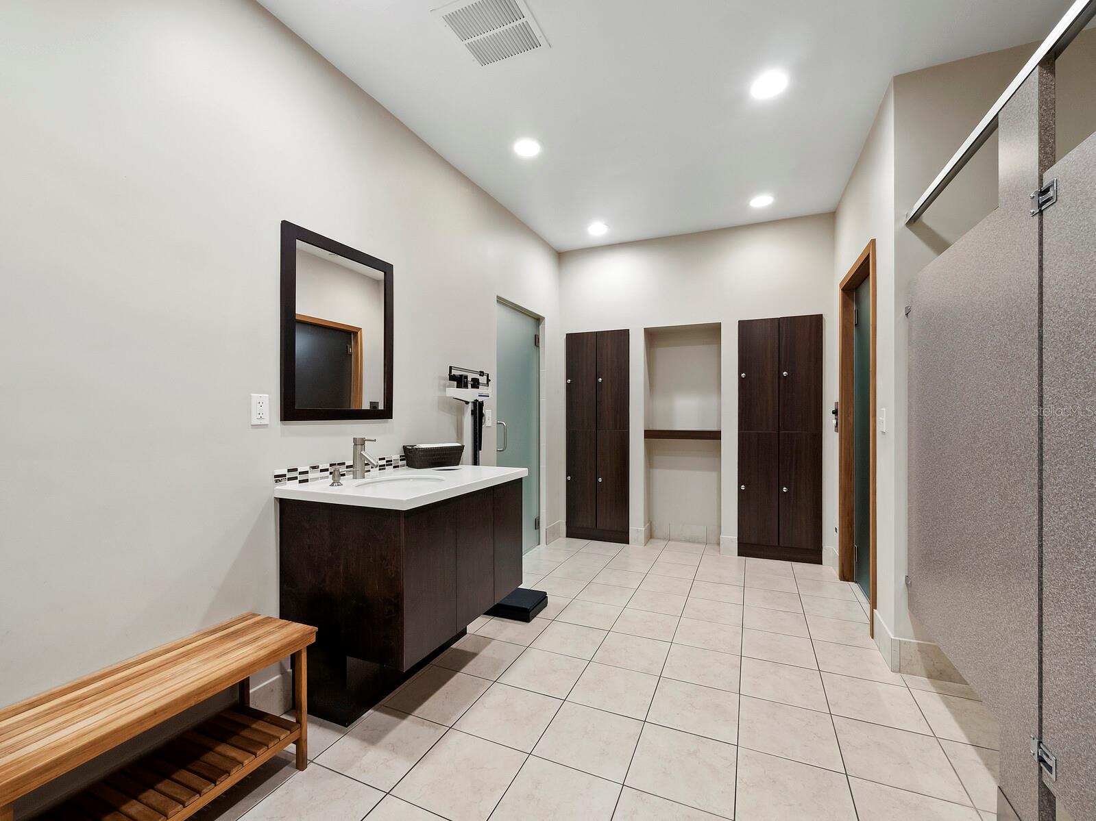 BAY PLAZA - Residential