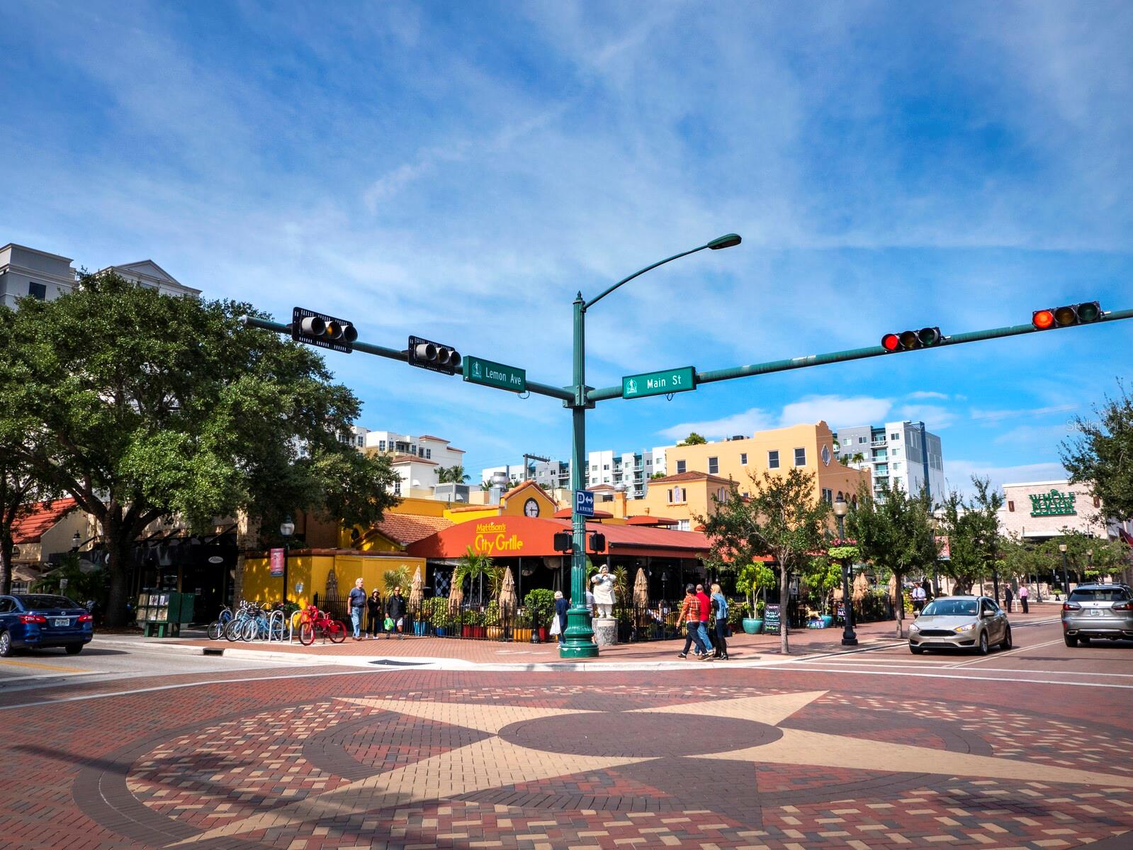 BAY PLAZA - Residential