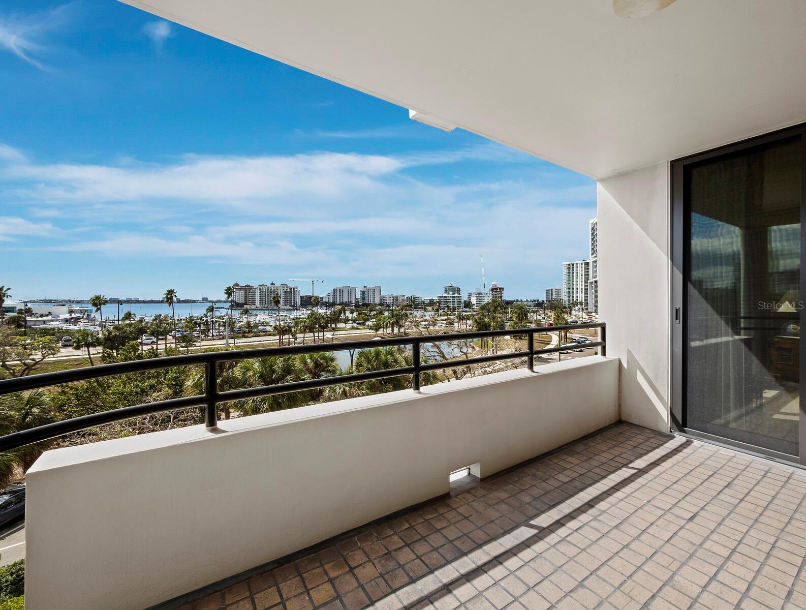 BAY PLAZA - Residential
