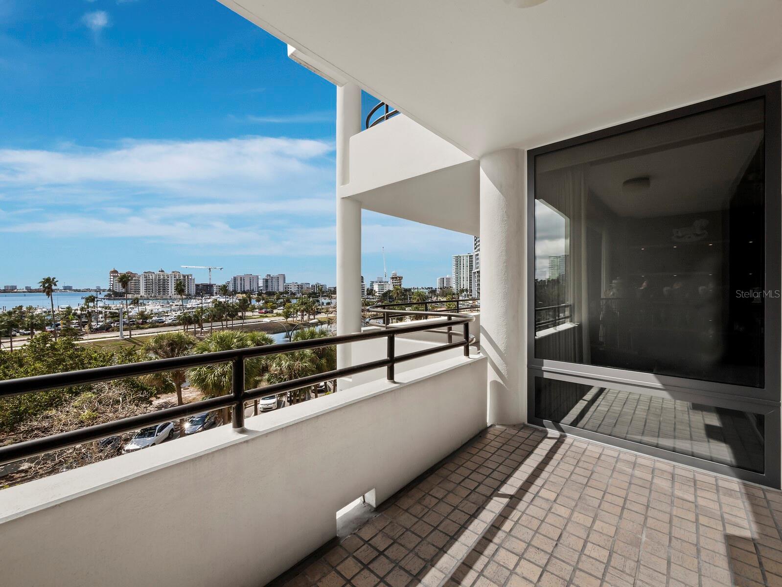 BAY PLAZA - Residential