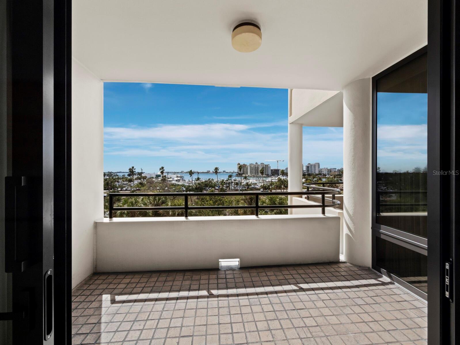 BAY PLAZA - Residential