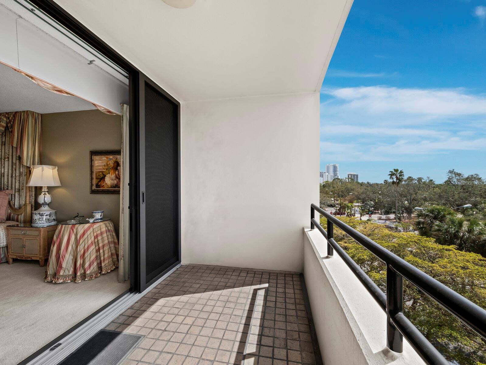 BAY PLAZA - Residential