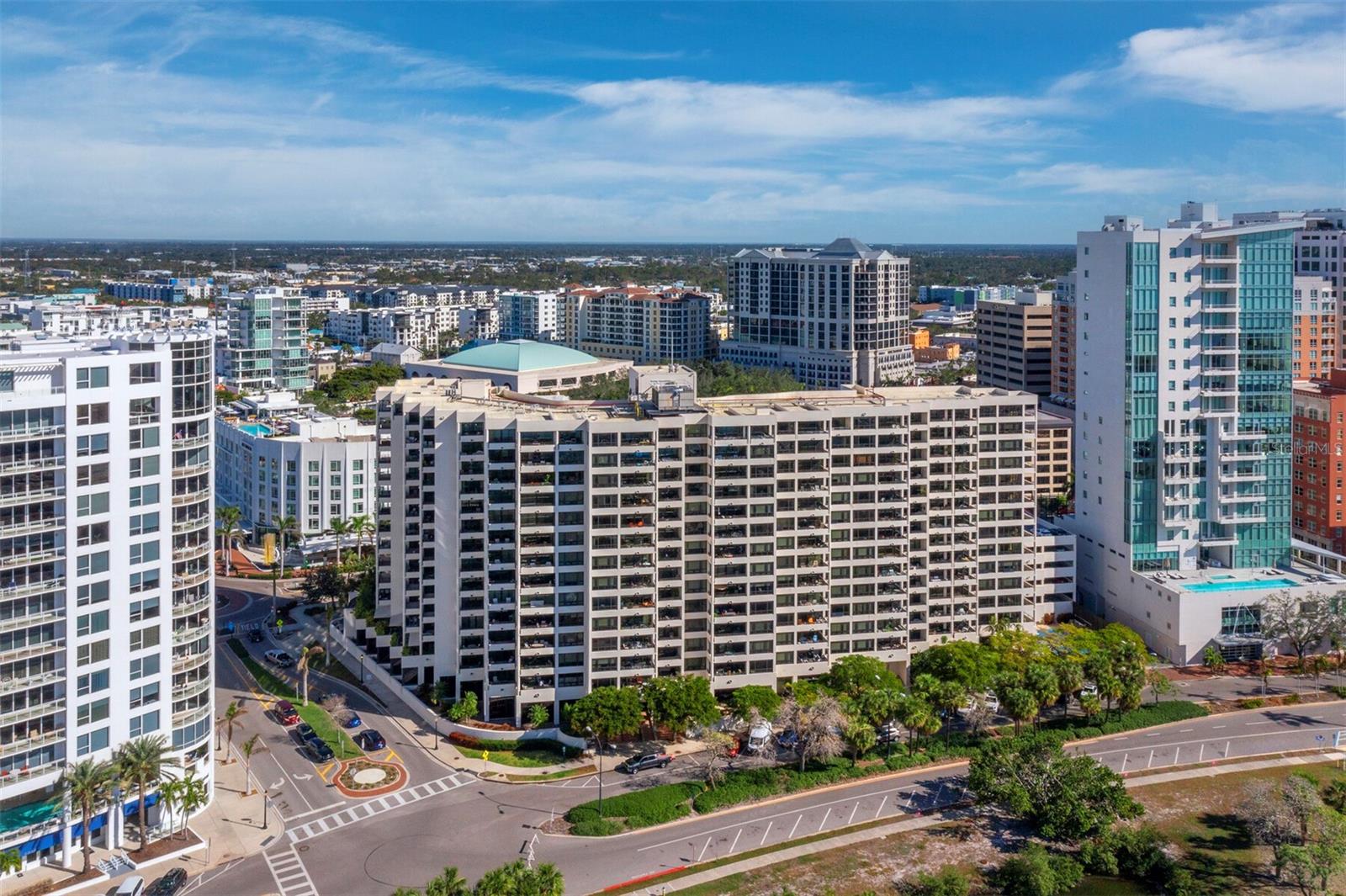 BAY PLAZA - Residential
