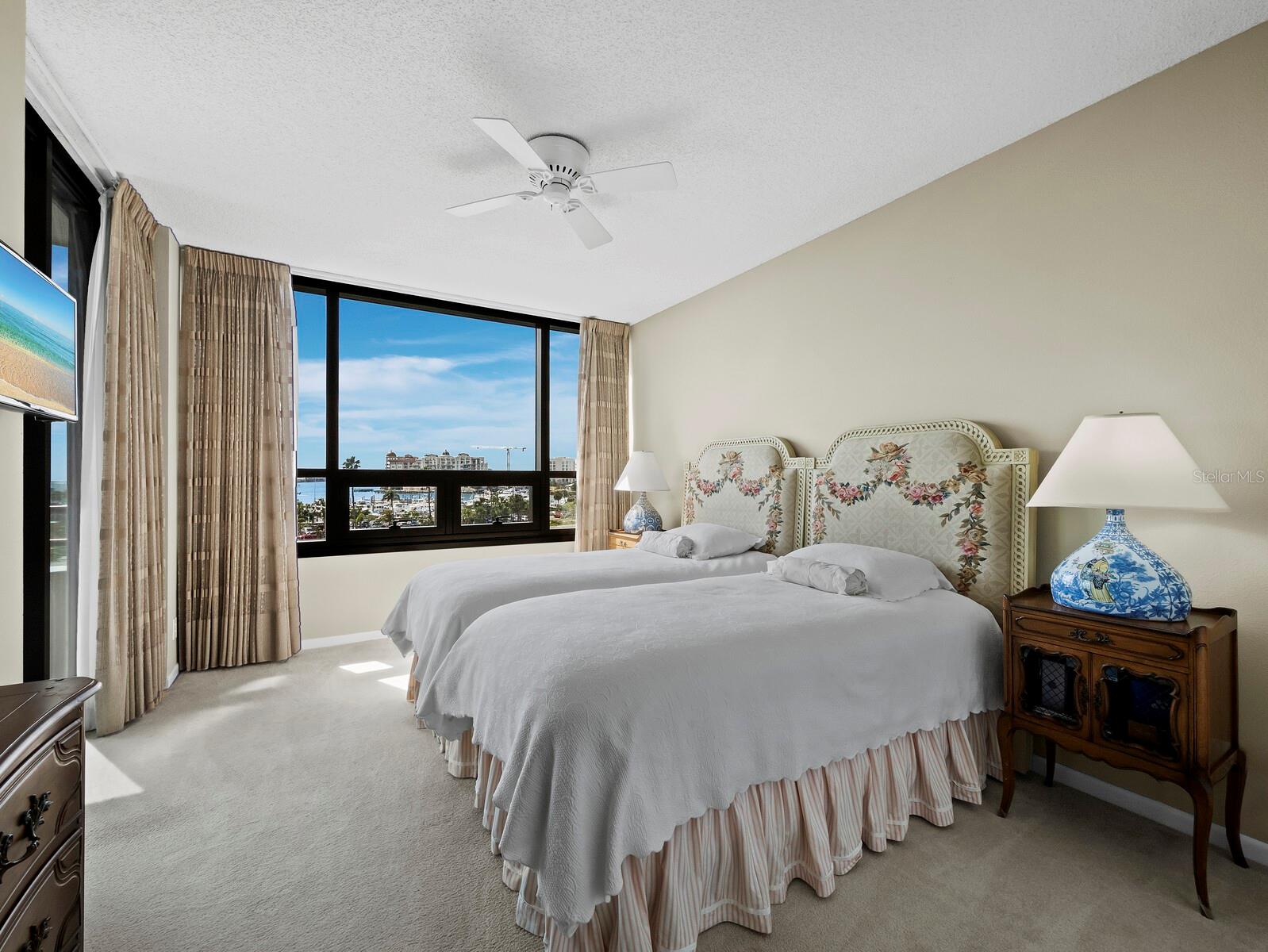 BAY PLAZA - Residential