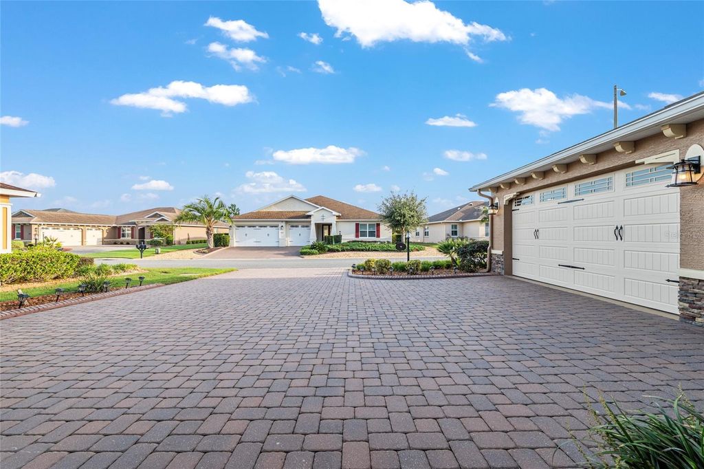 Photo of 9460 SW 86th Place, Ocala, FL 34481 (MLS # OM711239)
