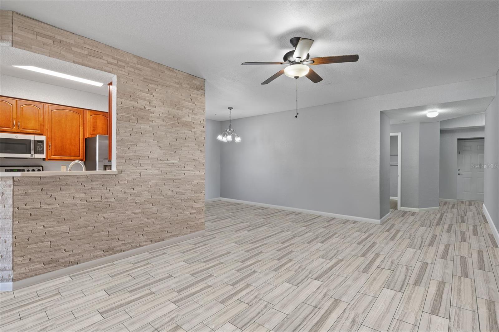 CARRIAGE HOMES/STONEBRIDGE COM - Residential