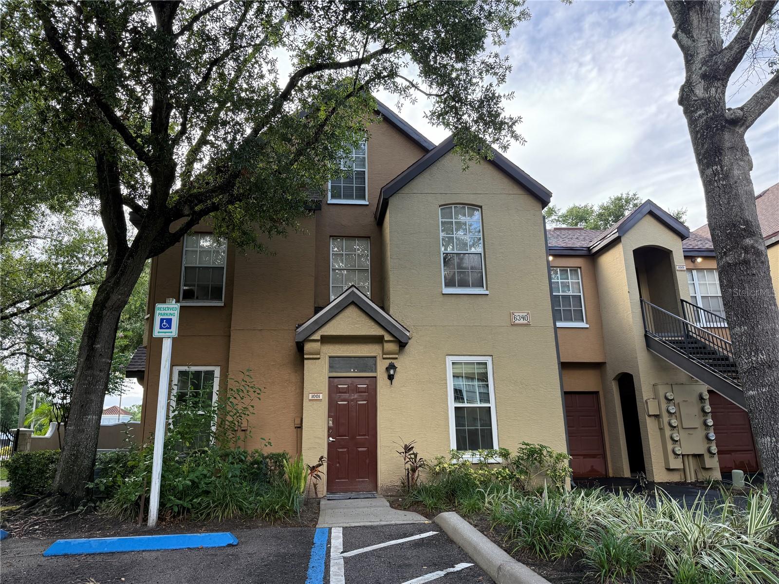 READY TO MOVE IN. Beautiful 1 Bedroom 1st floor condo unit for a couple who would like to make their 1st home. Located in a gated community AZUR at Metrowest with excellent amenities which includes Pool, Clubhouse, Fitness Center, picnic area. Freshly painted and newly carpeted. Bathroom is handicap accessible and handicap parking located right in front of the condo unit. Close to all major highway and shopping and dinning. Close to Universal Studios. Call today for showing.