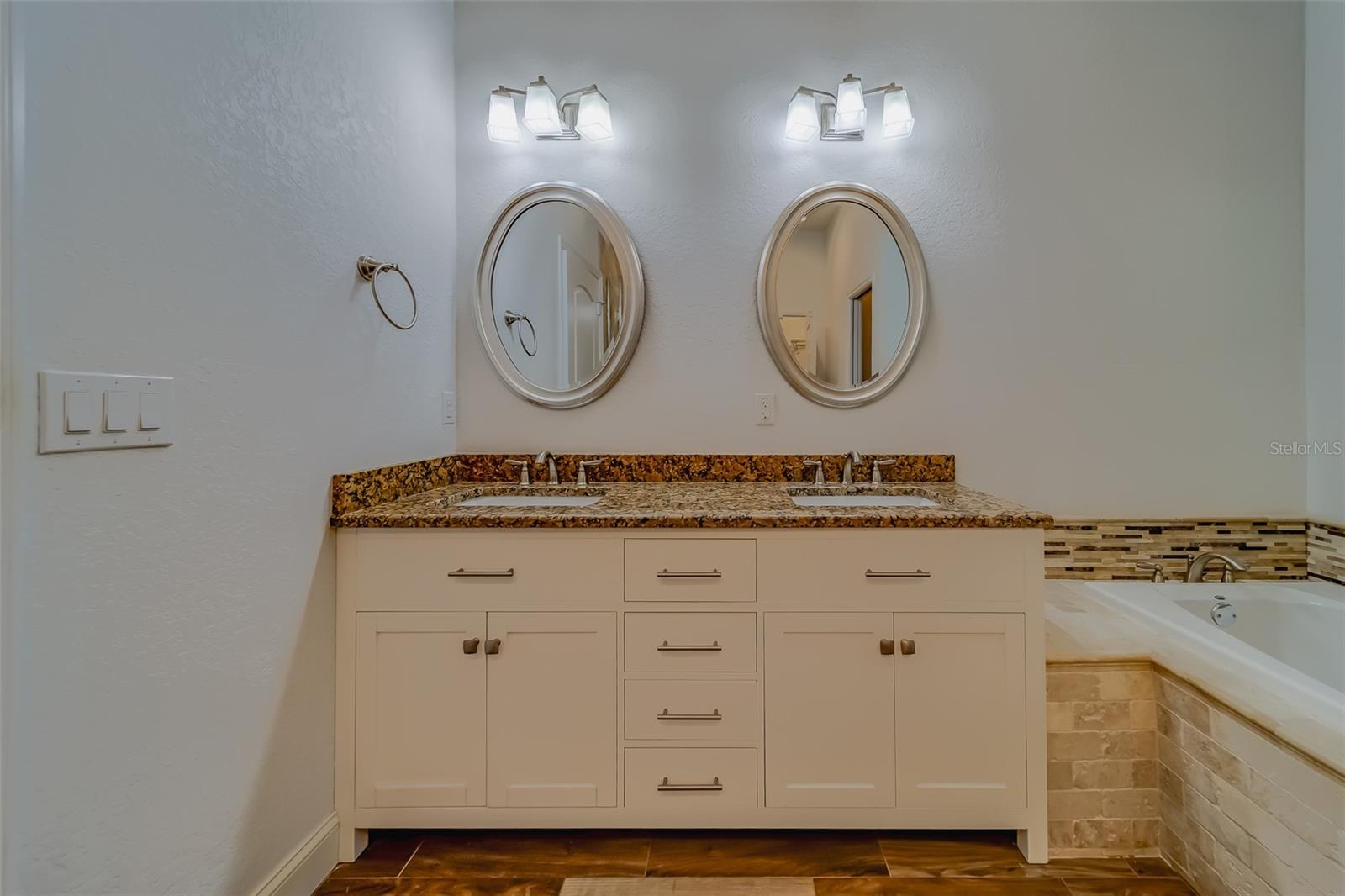 DIXIE PARK - Residential Lease