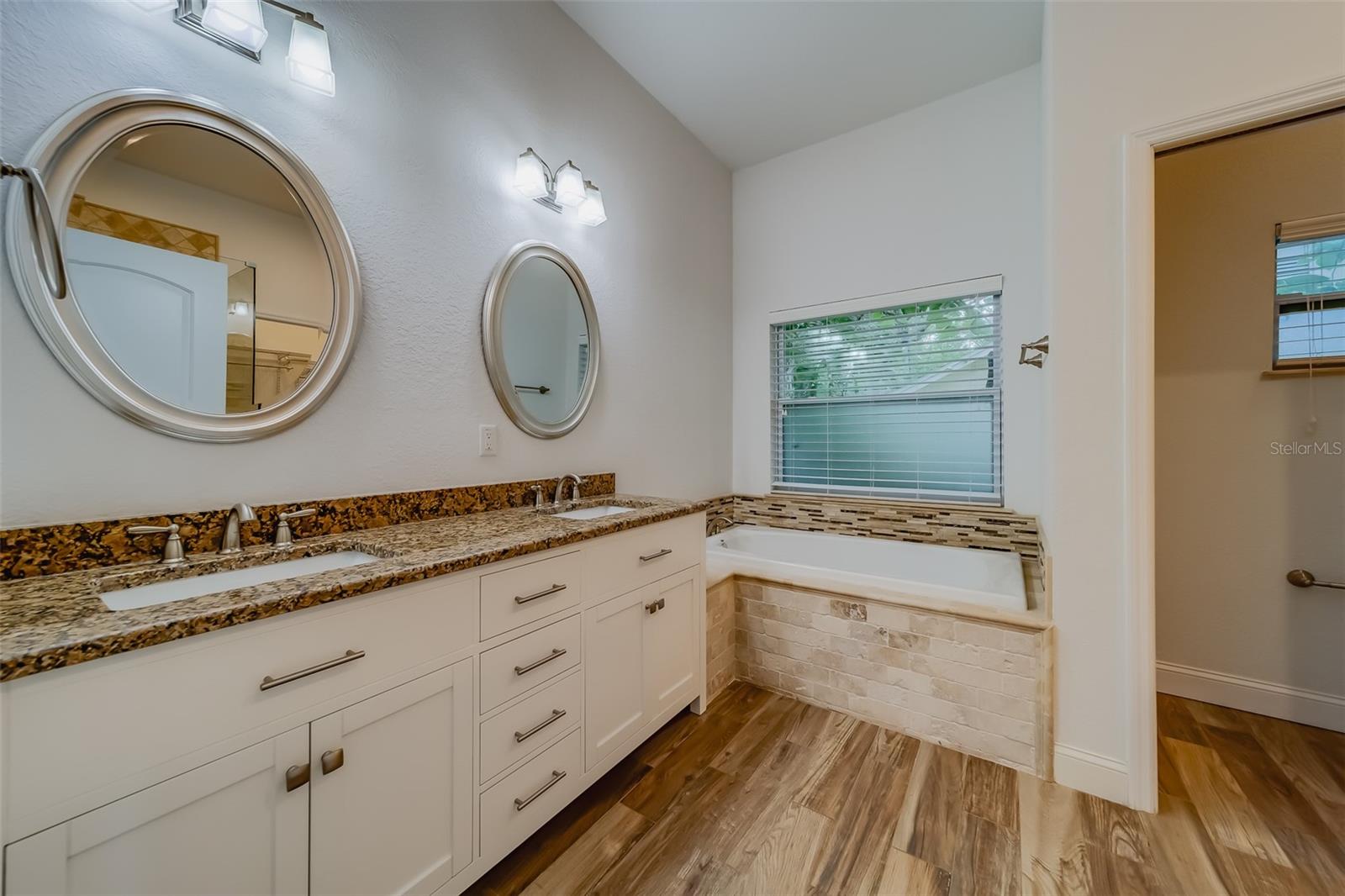 DIXIE PARK - Residential Lease