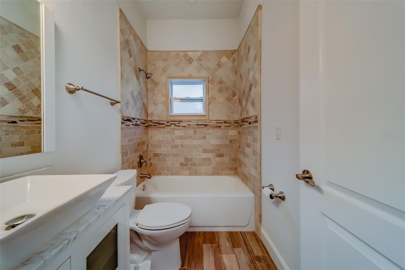 DIXIE PARK - Residential Lease