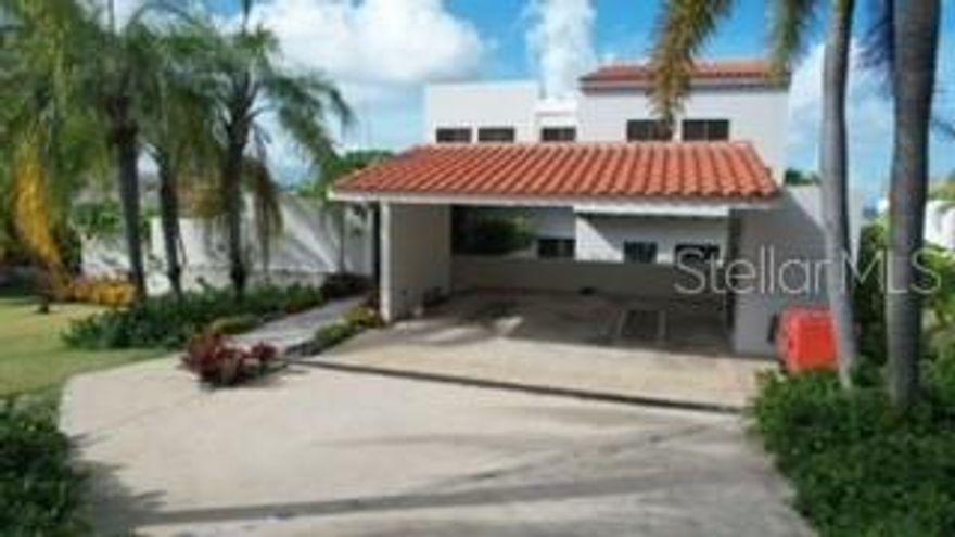 Stunning Marina-View Home – Space, Style & Serenity! Step into your dream home! This gorgeous two-story property with breathtaking marina views offers the perfect blend of luxury, comfort, and endless possibilities. Featuring:4 spacious bedrooms and 4.5 bathrooms
Open-concept living with great natural light and cross ventilation. This cozy residence has a fully equipped chef’s kitchen with ample cabinet spaces, ample family room, welcoming living area, and elegant dining space. The master suite opens onto a large private terrace, perfect for enjoying your morning coffee or taking in unforgettable sunsets. You’ll also love the expansive main terrace with stunning views of the marina, ideal for relaxing or entertaining. The large backyard gives you room to dream: build a pool, create a private garden, or design the outdoor space you’ve always wanted. Whether you’re looking for a full-time residence, a vacation home, or an investment opportunity, this home has it all : location, space, and unbeatable views! It also has a generator. Schedule your private tour today and make this marina-view paradise yours!