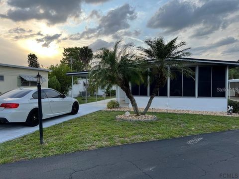 A home in TAVARES