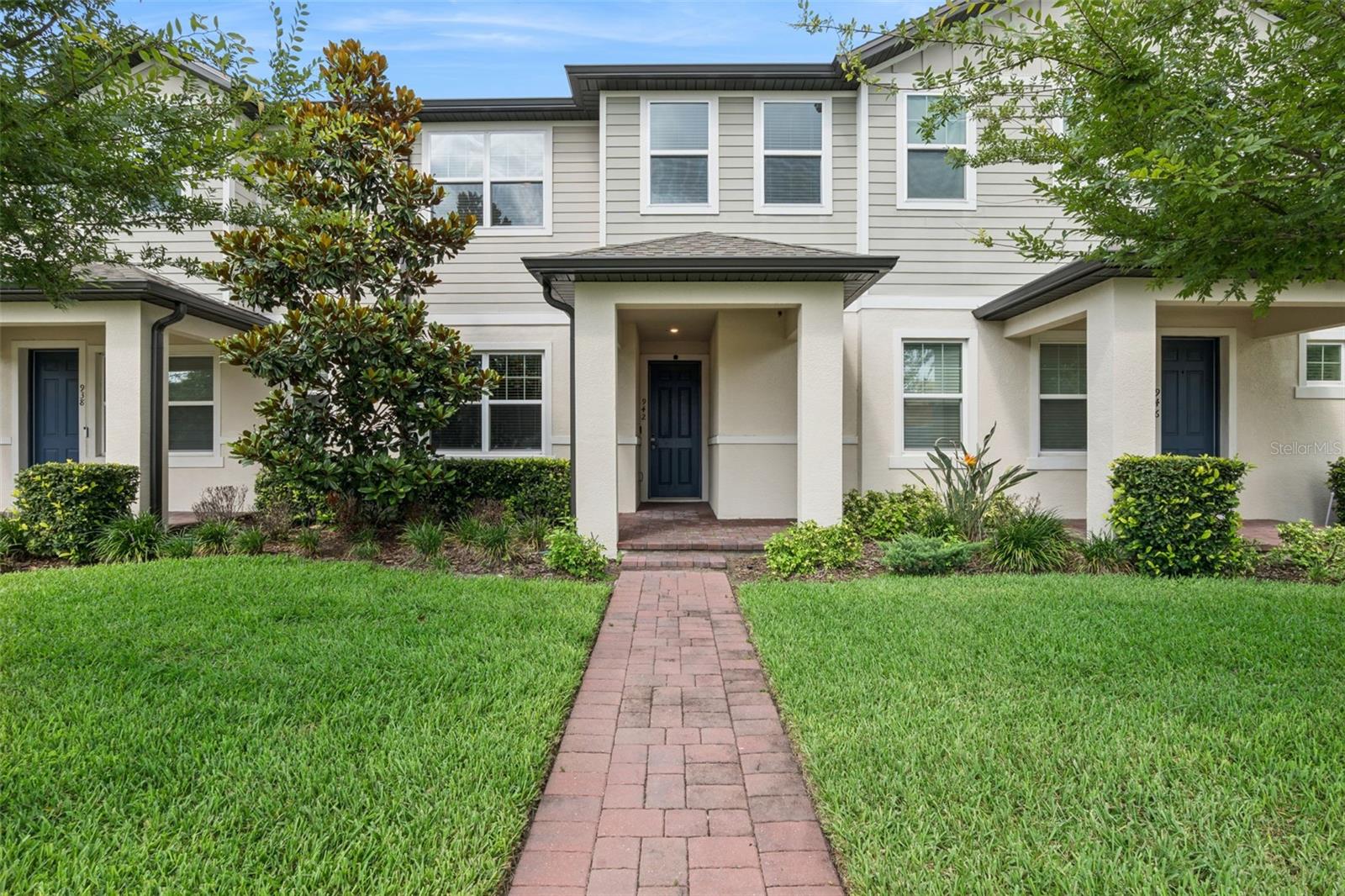 942 LEGACY WINDS WAY